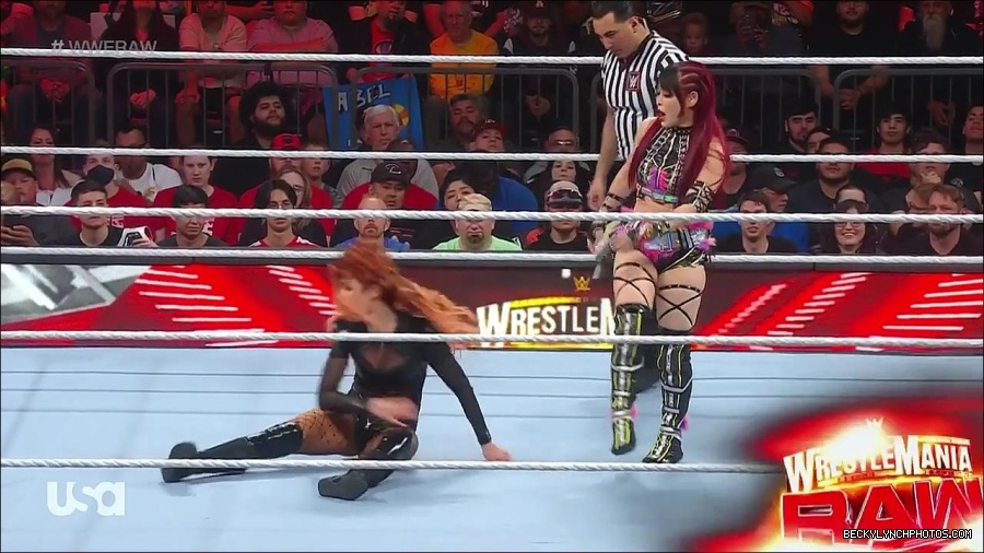 WWE_WrestleMania_Raw_2023_03_27_720p_HDTV_x264-NWCHD_mp4_000934387.jpg