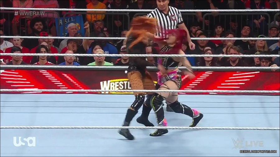 WWE_WrestleMania_Raw_2023_03_27_720p_HDTV_x264-NWCHD_mp4_000947601.jpg