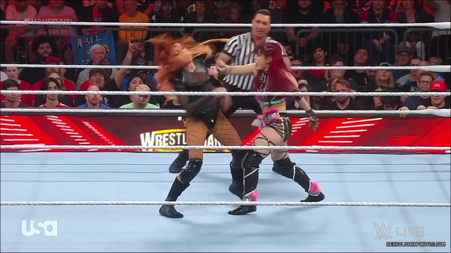 WWE_WrestleMania_Raw_2023_03_27_720p_HDTV_x264-NWCHD_mp4_000950804.jpg