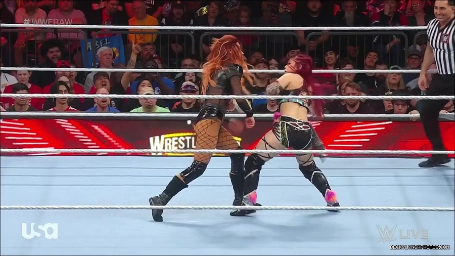 WWE_WrestleMania_Raw_2023_03_27_720p_HDTV_x264-NWCHD_mp4_000952405.jpg
