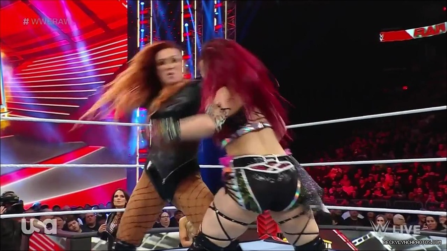 WWE_WrestleMania_Raw_2023_03_27_720p_HDTV_x264-NWCHD_mp4_000953607.jpg