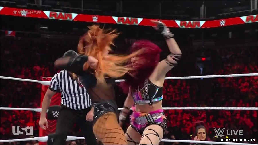 WWE_WrestleMania_Raw_2023_03_27_720p_HDTV_x264-NWCHD_mp4_000956009.jpg