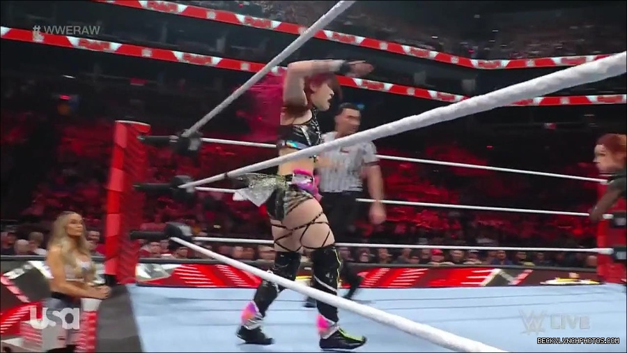 WWE_WrestleMania_Raw_2023_03_27_720p_HDTV_x264-NWCHD_mp4_000960013.jpg