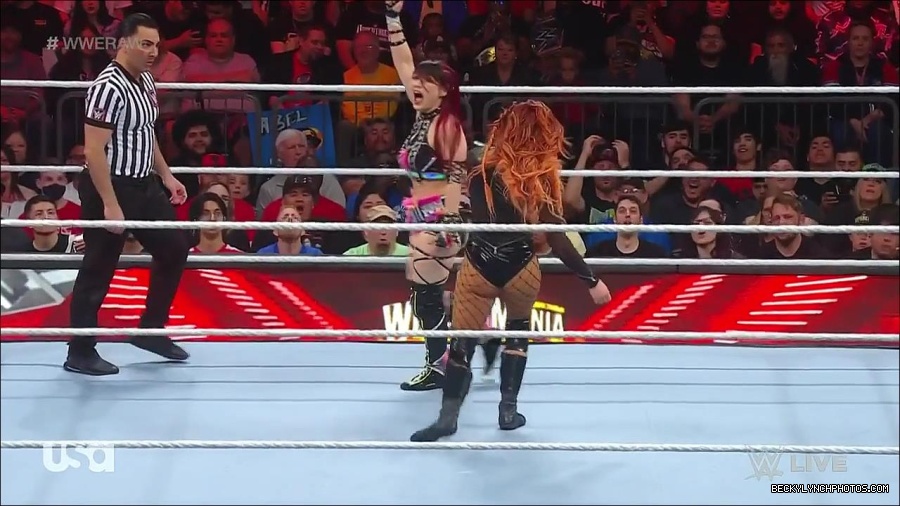 WWE_WrestleMania_Raw_2023_03_27_720p_HDTV_x264-NWCHD_mp4_000962015.jpg