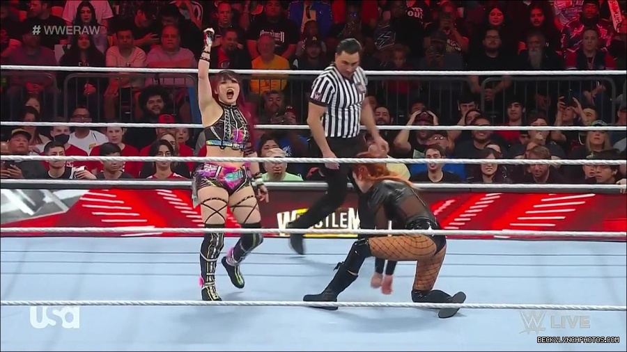 WWE_WrestleMania_Raw_2023_03_27_720p_HDTV_x264-NWCHD_mp4_000963617.jpg