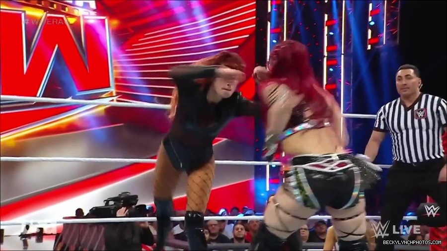 WWE_WrestleMania_Raw_2023_03_27_720p_HDTV_x264-NWCHD_mp4_000968421.jpg