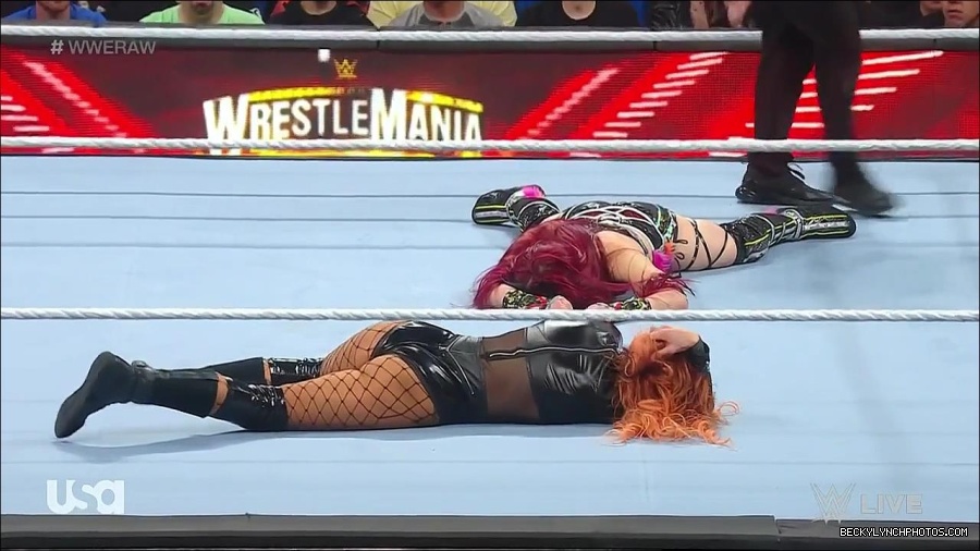 WWE_WrestleMania_Raw_2023_03_27_720p_HDTV_x264-NWCHD_mp4_000972826.jpg
