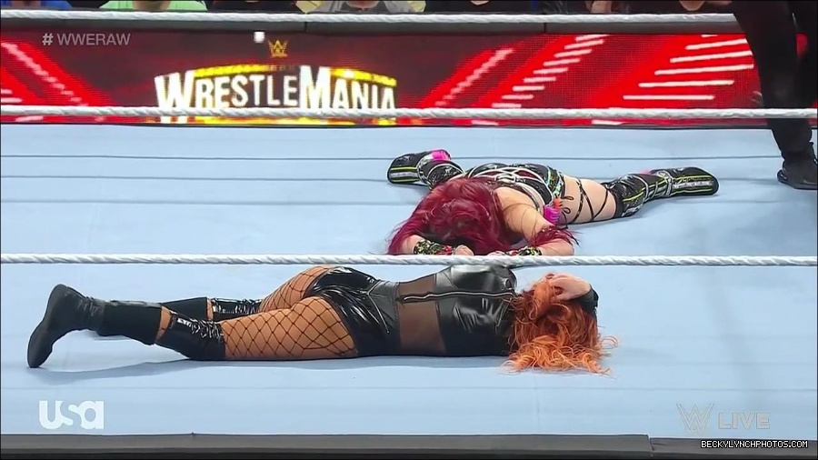 WWE_WrestleMania_Raw_2023_03_27_720p_HDTV_x264-NWCHD_mp4_000973226.jpg
