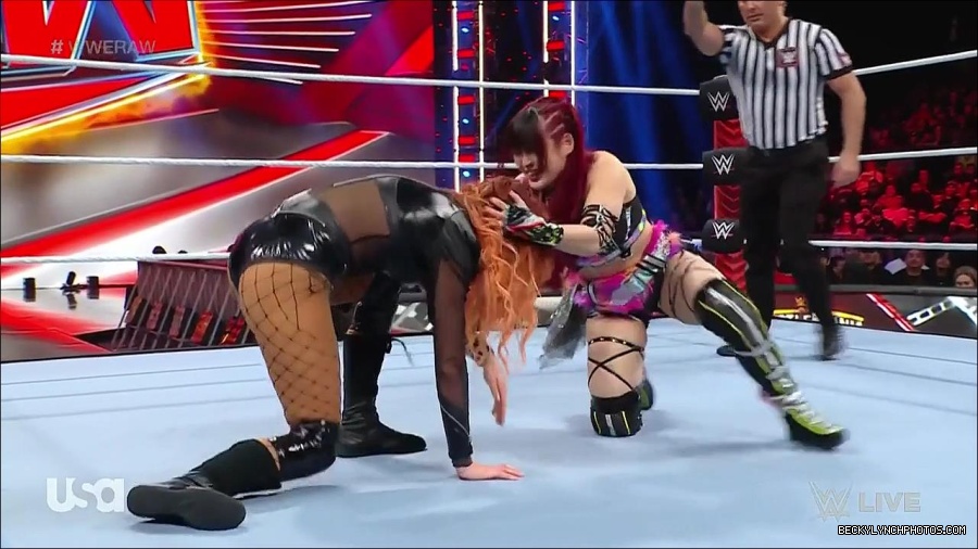 WWE_WrestleMania_Raw_2023_03_27_720p_HDTV_x264-NWCHD_mp4_000986840.jpg