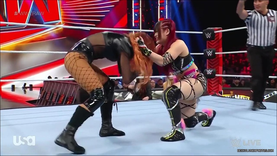 WWE_WrestleMania_Raw_2023_03_27_720p_HDTV_x264-NWCHD_mp4_000987240.jpg