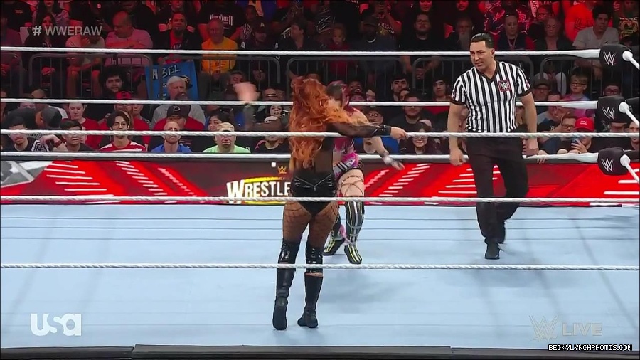 WWE_WrestleMania_Raw_2023_03_27_720p_HDTV_x264-NWCHD_mp4_000990043.jpg