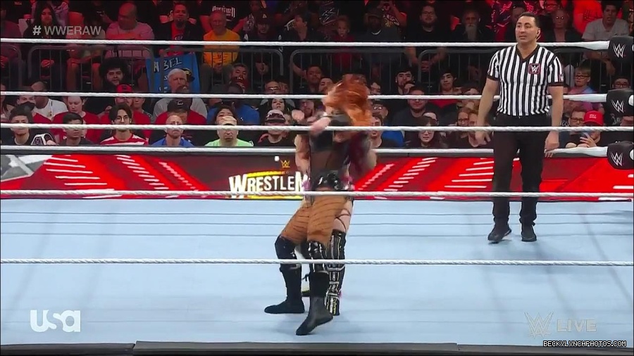 WWE_WrestleMania_Raw_2023_03_27_720p_HDTV_x264-NWCHD_mp4_000990844.jpg