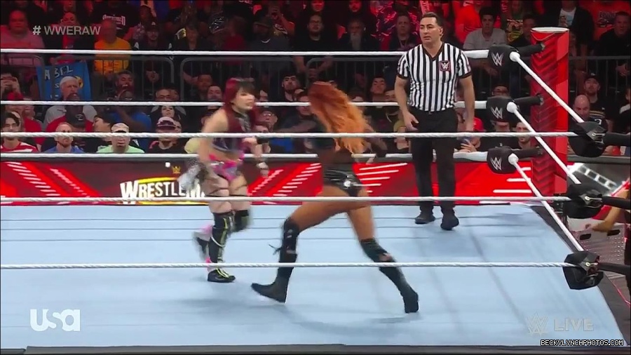 WWE_WrestleMania_Raw_2023_03_27_720p_HDTV_x264-NWCHD_mp4_000996449.jpg