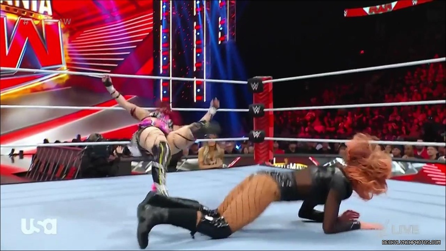 WWE_WrestleMania_Raw_2023_03_27_720p_HDTV_x264-NWCHD_mp4_001002455.jpg