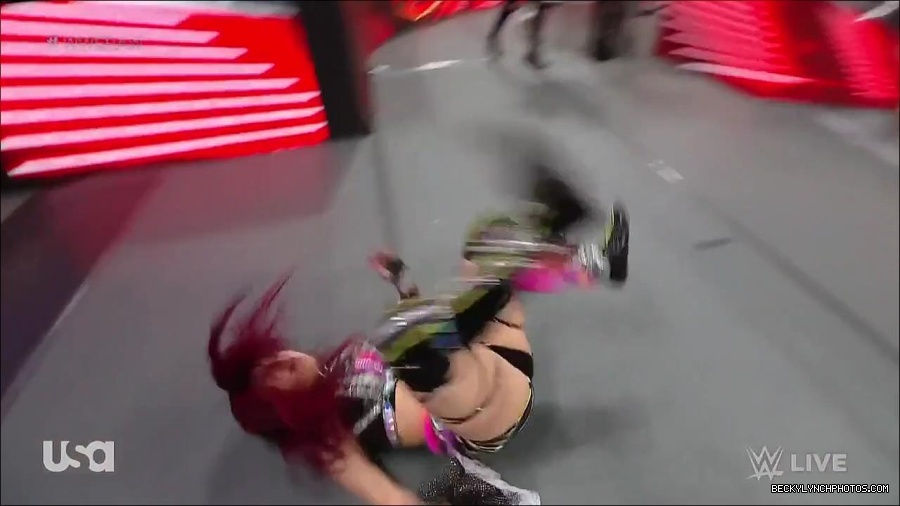 WWE_WrestleMania_Raw_2023_03_27_720p_HDTV_x264-NWCHD_mp4_001010864.jpg