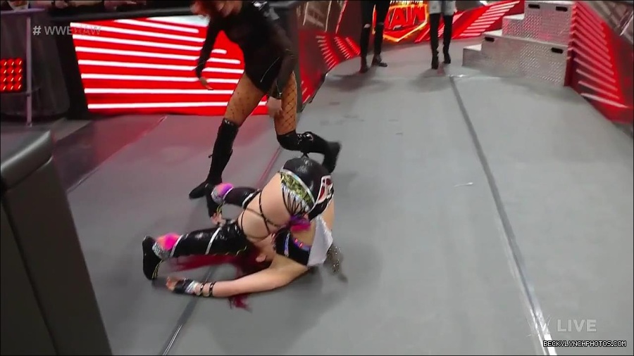 WWE_WrestleMania_Raw_2023_03_27_720p_HDTV_x264-NWCHD_mp4_001019673.jpg