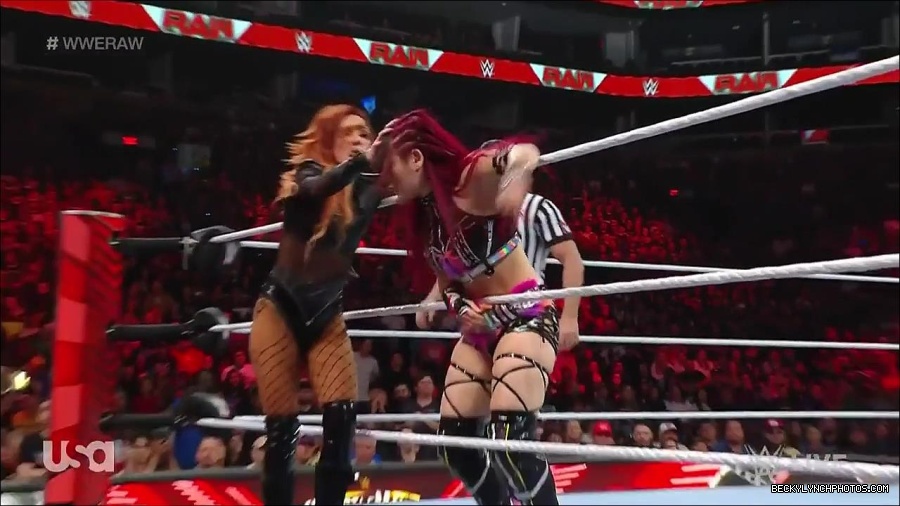 WWE_WrestleMania_Raw_2023_03_27_720p_HDTV_x264-NWCHD_mp4_001028481.jpg