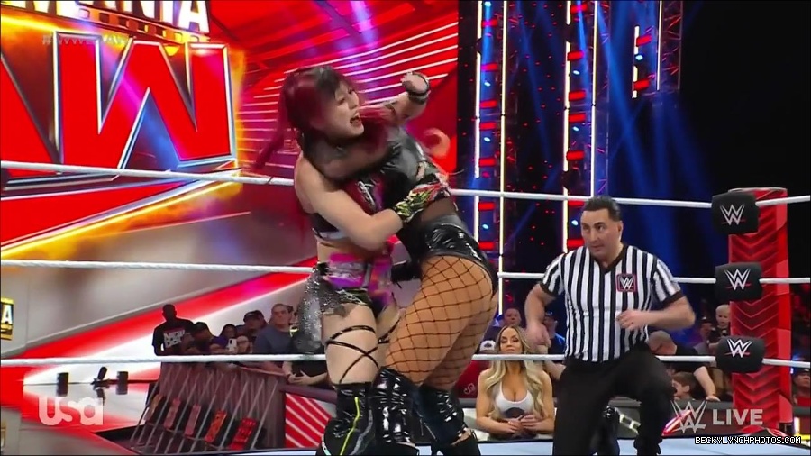 WWE_WrestleMania_Raw_2023_03_27_720p_HDTV_x264-NWCHD_mp4_001042095.jpg