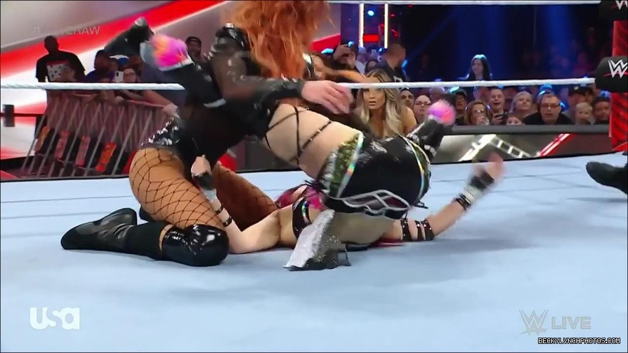 WWE_WrestleMania_Raw_2023_03_27_720p_HDTV_x264-NWCHD_mp4_001047300.jpg