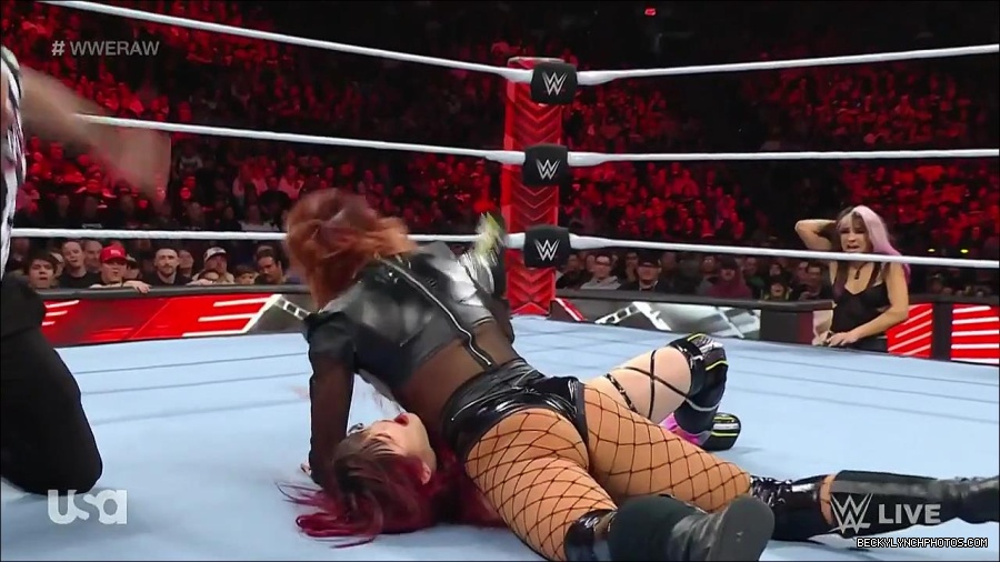 WWE_WrestleMania_Raw_2023_03_27_720p_HDTV_x264-NWCHD_mp4_001048902.jpg