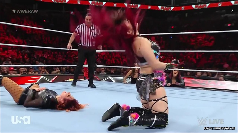 WWE_WrestleMania_Raw_2023_03_27_720p_HDTV_x264-NWCHD_mp4_001072125.jpg