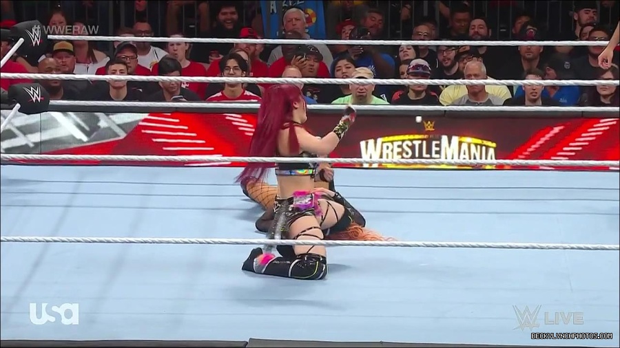 WWE_WrestleMania_Raw_2023_03_27_720p_HDTV_x264-NWCHD_mp4_001072926.jpg