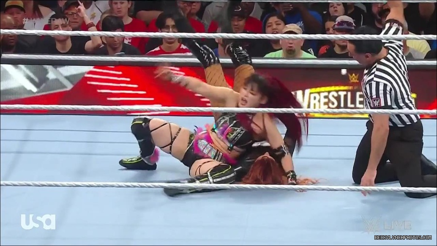 WWE_WrestleMania_Raw_2023_03_27_720p_HDTV_x264-NWCHD_mp4_001076129.jpg