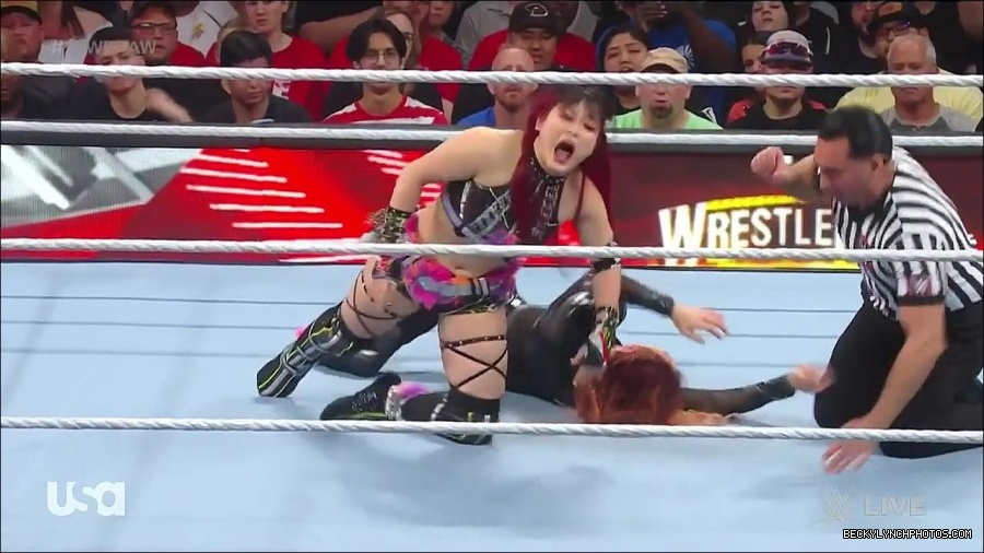 WWE_WrestleMania_Raw_2023_03_27_720p_HDTV_x264-NWCHD_mp4_001076529.jpg