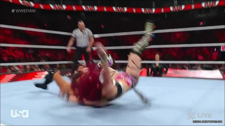 WWE_WrestleMania_Raw_2023_03_27_720p_HDTV_x264-NWCHD_mp4_001171425.jpg
