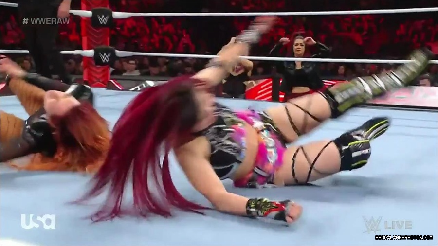 WWE_WrestleMania_Raw_2023_03_27_720p_HDTV_x264-NWCHD_mp4_001171758.jpg