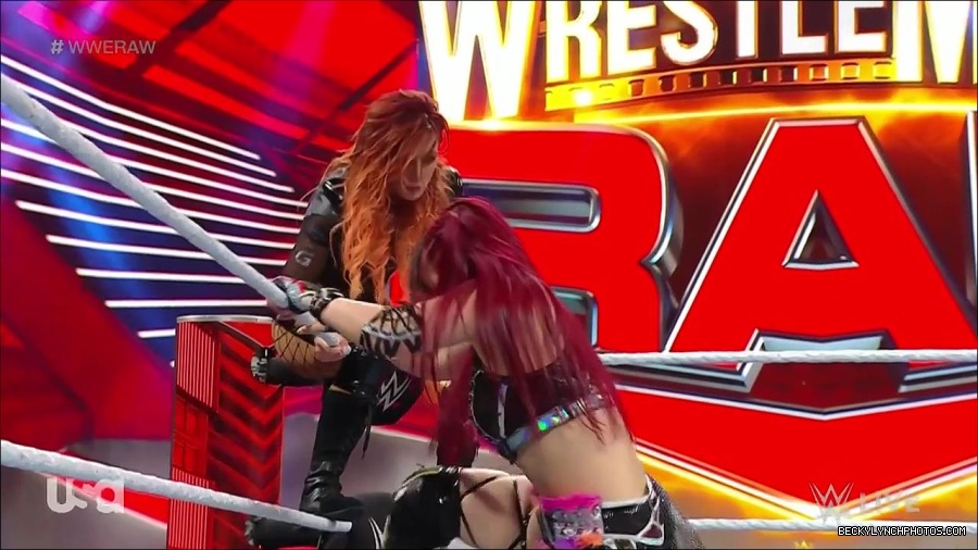 WWE_WrestleMania_Raw_2023_03_27_720p_HDTV_x264-NWCHD_mp4_001192979.jpg