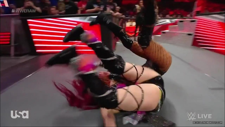 WWE_WrestleMania_Raw_2023_03_27_720p_HDTV_x264-NWCHD_mp4_001208261.jpg