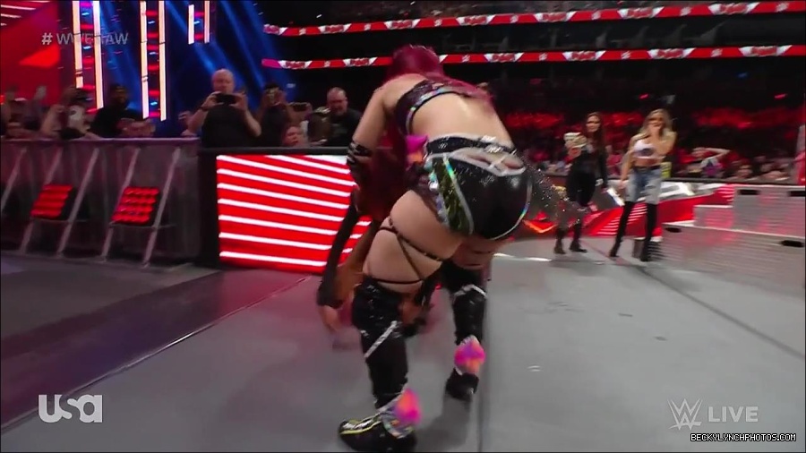 WWE_WrestleMania_Raw_2023_03_27_720p_HDTV_x264-NWCHD_mp4_001211465.jpg