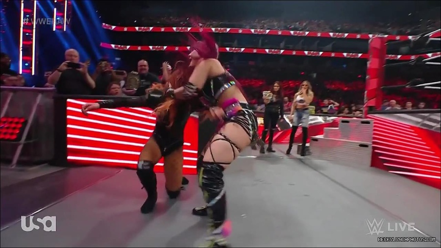 WWE_WrestleMania_Raw_2023_03_27_720p_HDTV_x264-NWCHD_mp4_001211865.jpg
