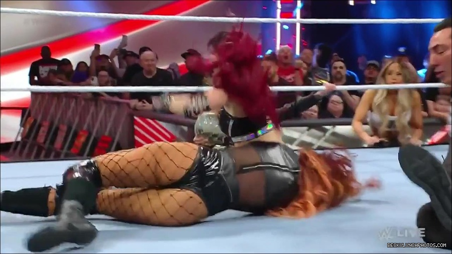 WWE_WrestleMania_Raw_2023_03_27_720p_HDTV_x264-NWCHD_mp4_001219005.jpg