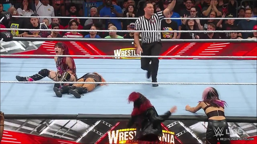 WWE_WrestleMania_Raw_2023_03_27_720p_HDTV_x264-NWCHD_mp4_001219806.jpg