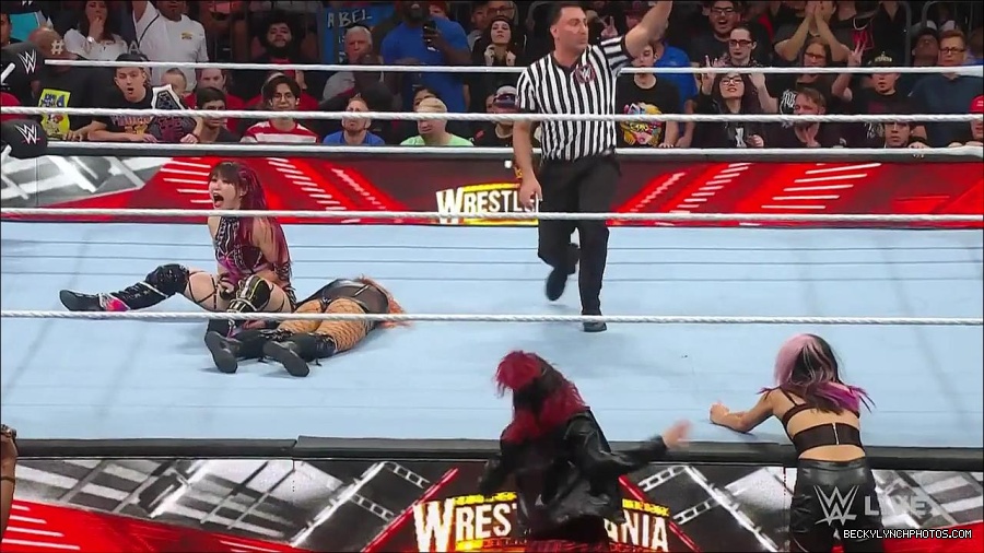 WWE_WrestleMania_Raw_2023_03_27_720p_HDTV_x264-NWCHD_mp4_001219873.jpg