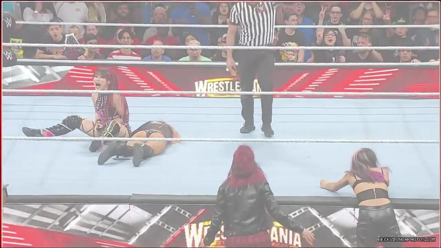 WWE_WrestleMania_Raw_2023_03_27_720p_HDTV_x264-NWCHD_mp4_001220207.jpg