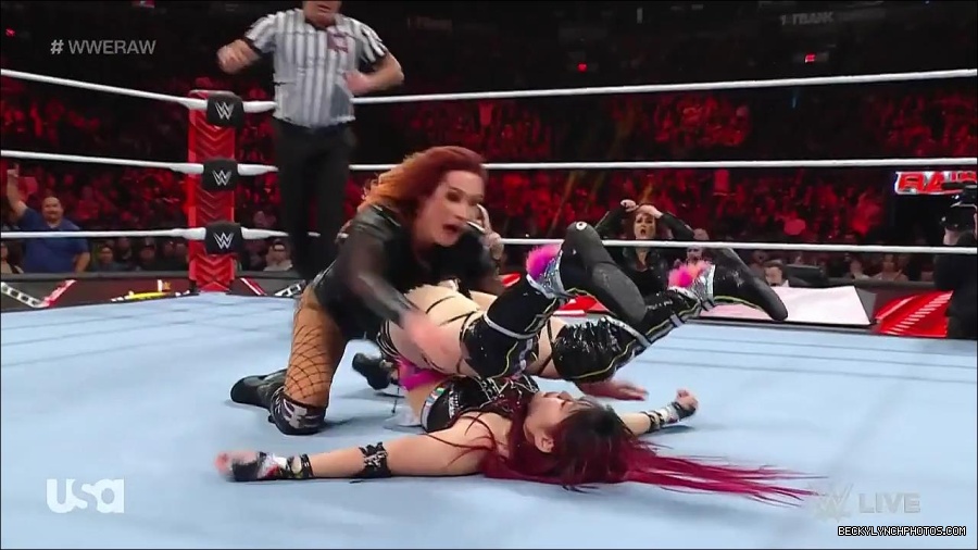 WWE_WrestleMania_Raw_2023_03_27_720p_HDTV_x264-NWCHD_mp4_001260247.jpg