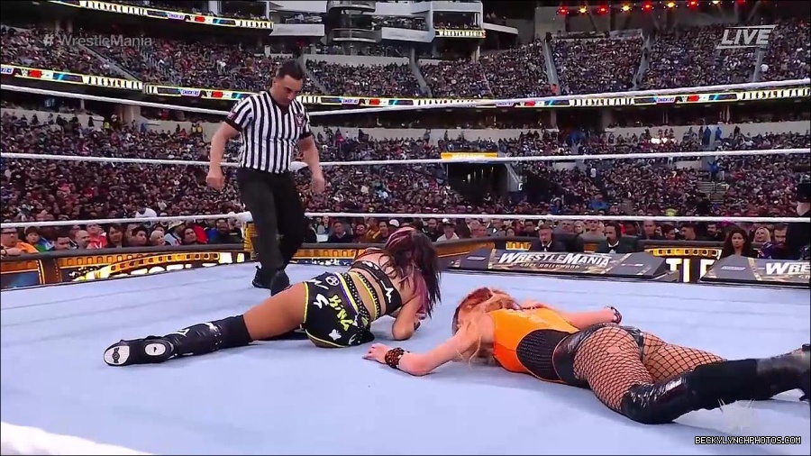 WWE_WrestleMania_39_Saturday_720p_WEB_h264-HEEL_mp4_005659320.jpg