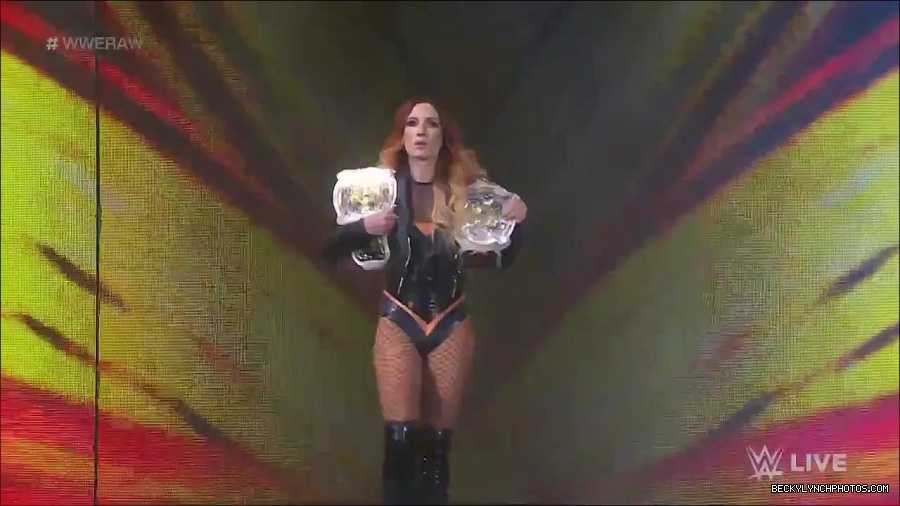 WWE_Monday_Night_Raw_2023_04_10_720p_HDTV_x264-NWCHD_mp4_001833652.jpg