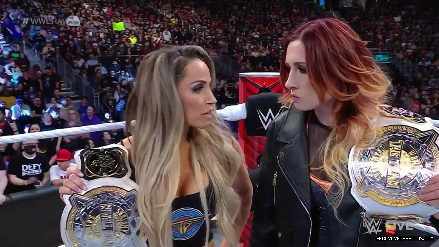 WWE_Monday_Night_Raw_2023_04_10_720p_HDTV_x264-NWCHD_mp4_001959545.jpg