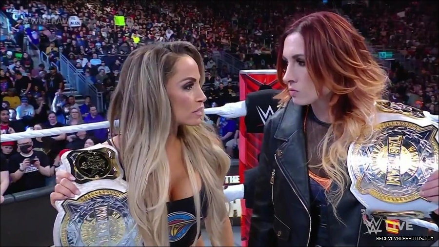 WWE_Monday_Night_Raw_2023_04_10_720p_HDTV_x264-NWCHD_mp4_001961547.jpg