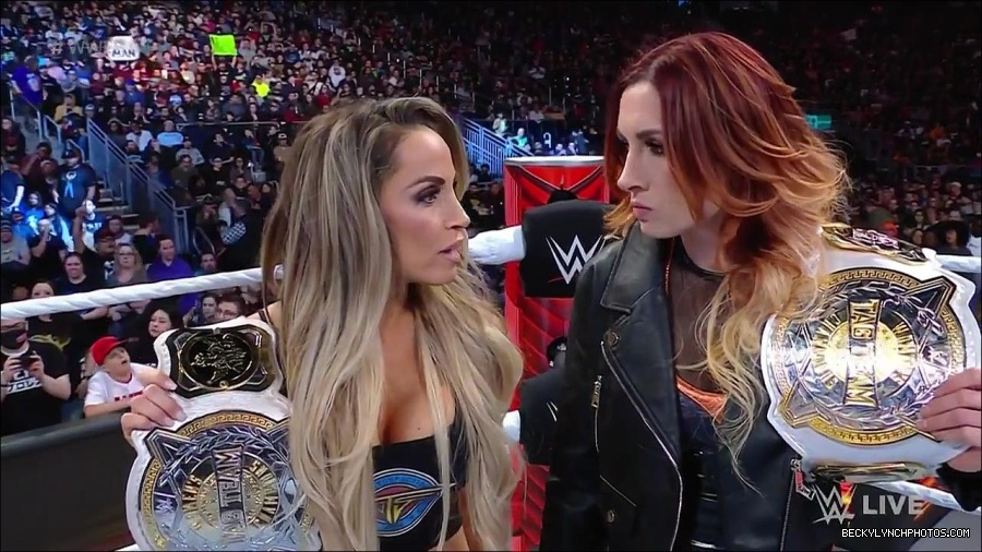 WWE_Monday_Night_Raw_2023_04_10_720p_HDTV_x264-NWCHD_mp4_001961947.jpg