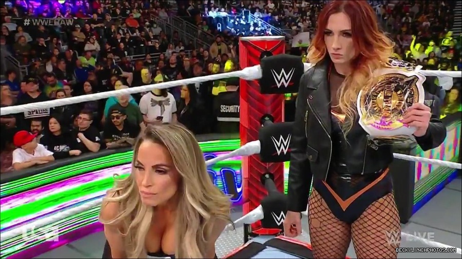 WWE_Monday_Night_Raw_2023_04_10_720p_HDTV_x264-NWCHD_mp4_002010396.jpg