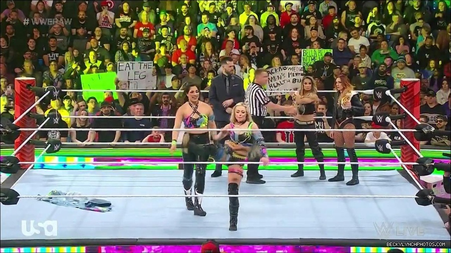 WWE_Monday_Night_Raw_2023_04_10_720p_HDTV_x264-NWCHD_mp4_002024009.jpg