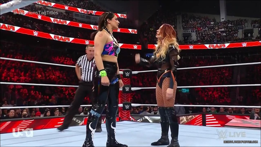 WWE_Monday_Night_Raw_2023_04_10_720p_HDTV_x264-NWCHD_mp4_002123709.jpg