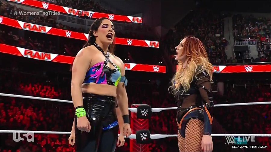 WWE_Monday_Night_Raw_2023_04_10_720p_HDTV_x264-NWCHD_mp4_002125711.jpg