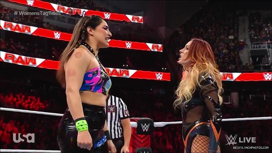 WWE_Monday_Night_Raw_2023_04_10_720p_HDTV_x264-NWCHD_mp4_002126111.jpg