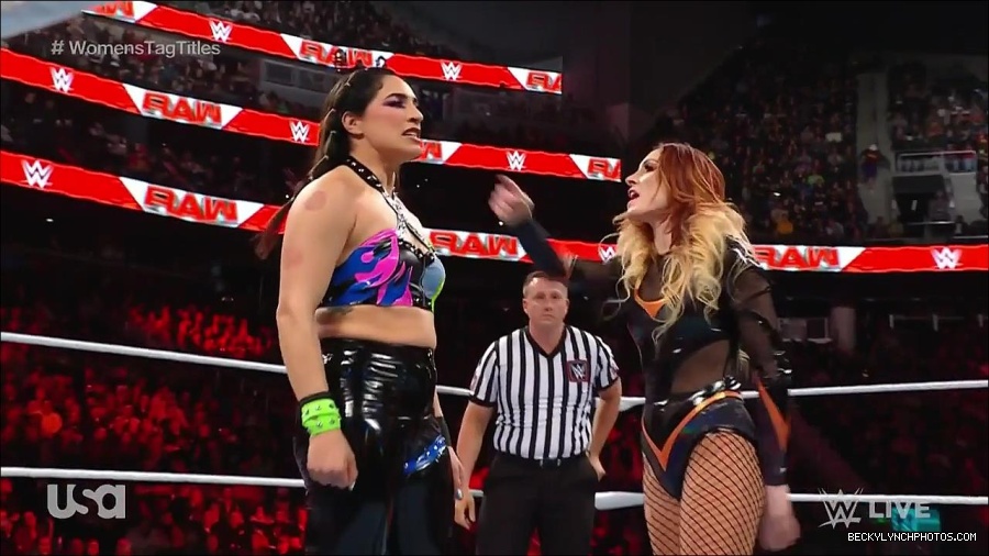 WWE_Monday_Night_Raw_2023_04_10_720p_HDTV_x264-NWCHD_mp4_002127312.jpg